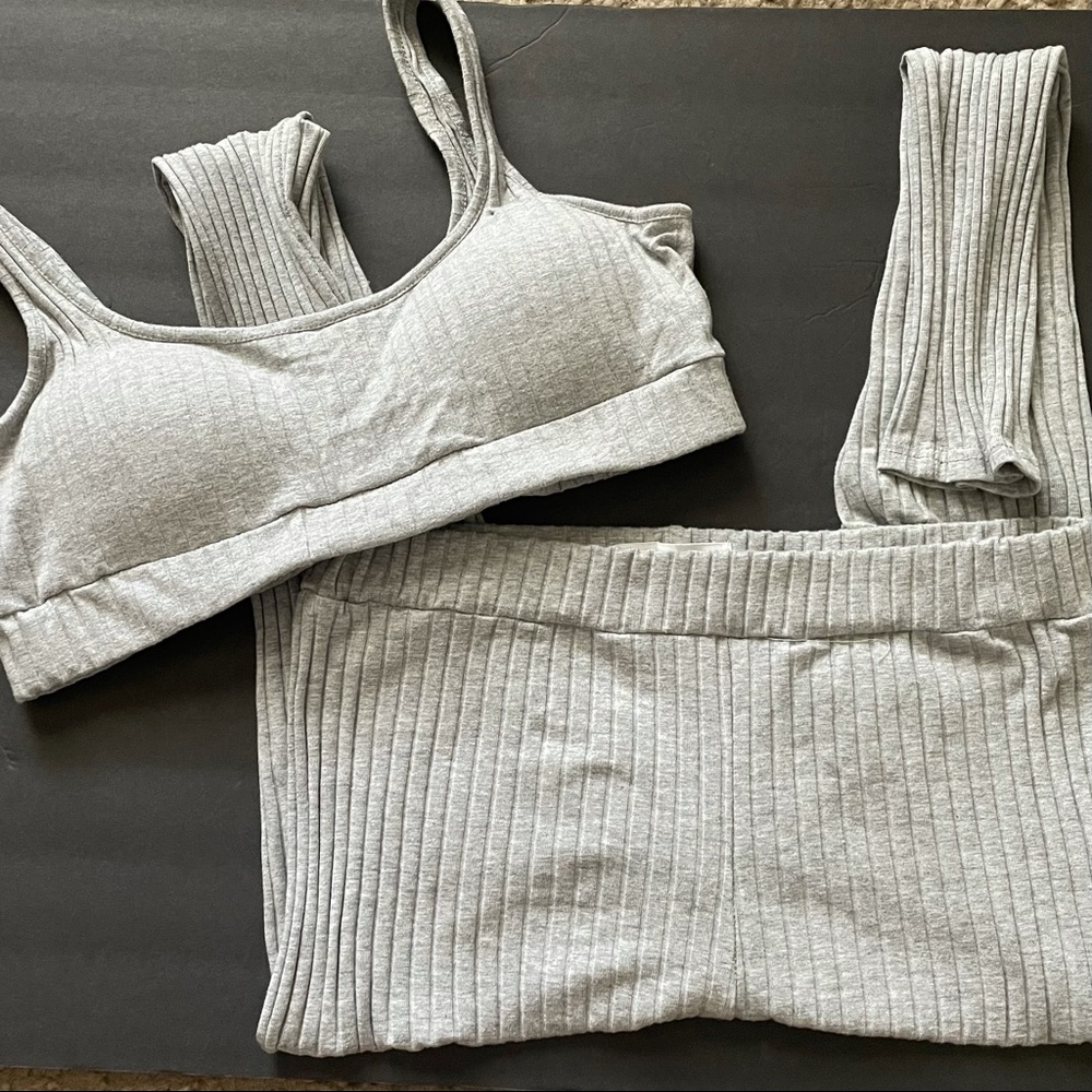 NWOT RIVIR 2 Piece Gray Ribbed Legging Set Sz M
